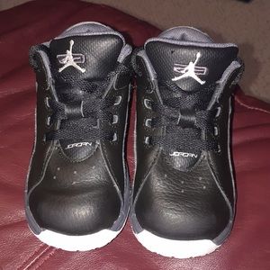 Boys Jordan shoes (7c)